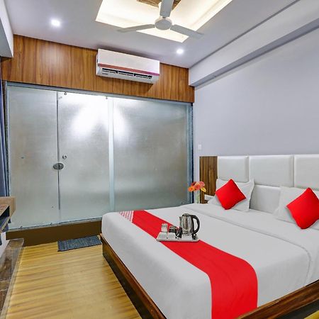 Hotel O Max سورات المظهر الخارجي الصورة