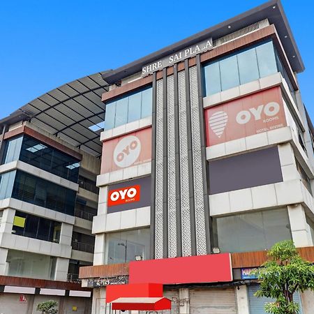 Hotel O Max سورات المظهر الخارجي الصورة
