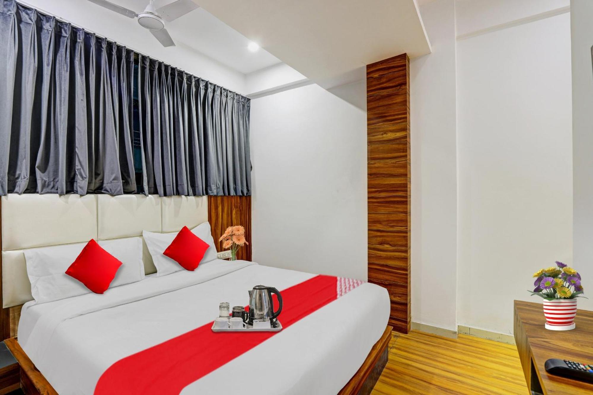 Hotel O Max سورات المظهر الخارجي الصورة