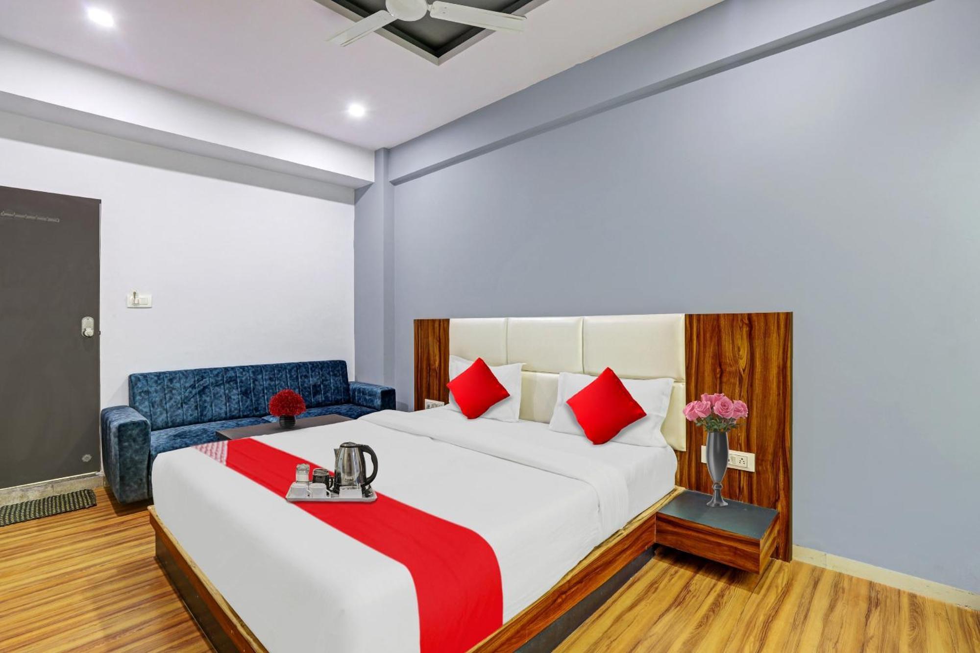 Hotel O Max سورات المظهر الخارجي الصورة