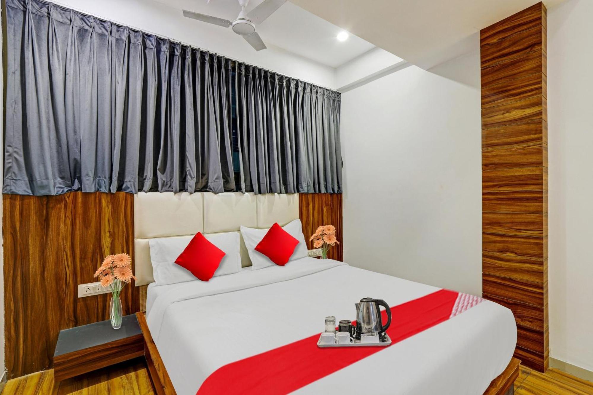 Hotel O Max سورات المظهر الخارجي الصورة