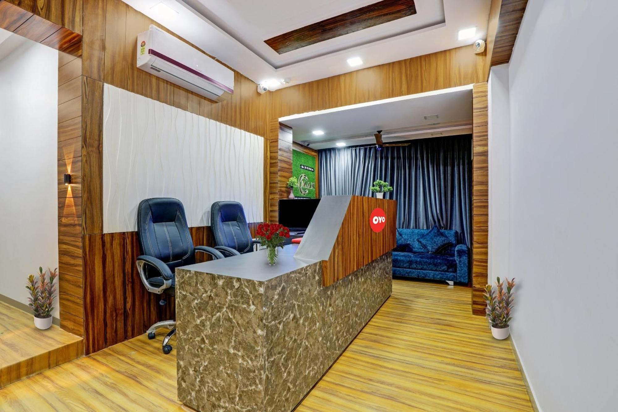 Hotel O Max سورات المظهر الخارجي الصورة