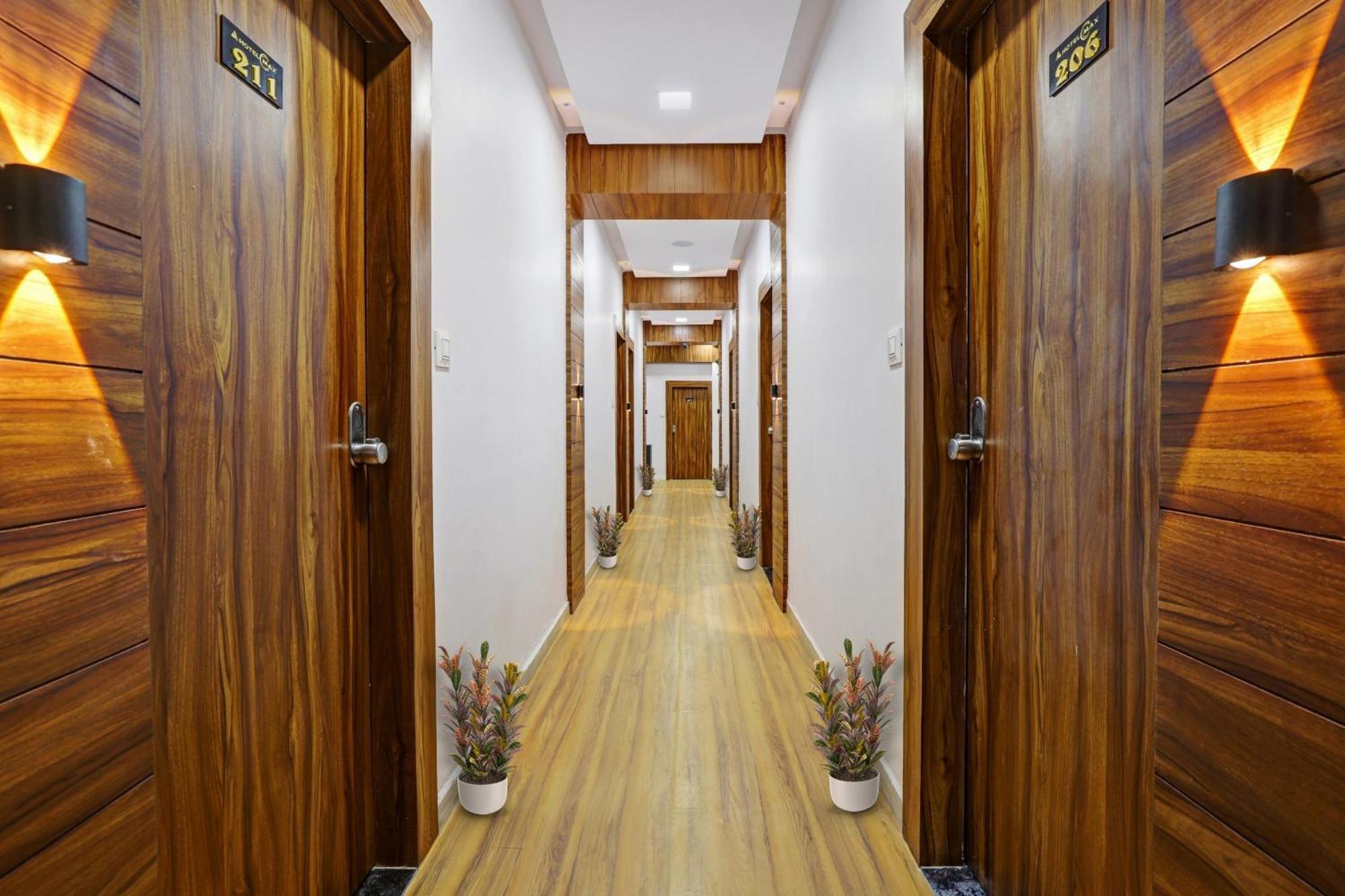 Hotel O Max سورات المظهر الخارجي الصورة