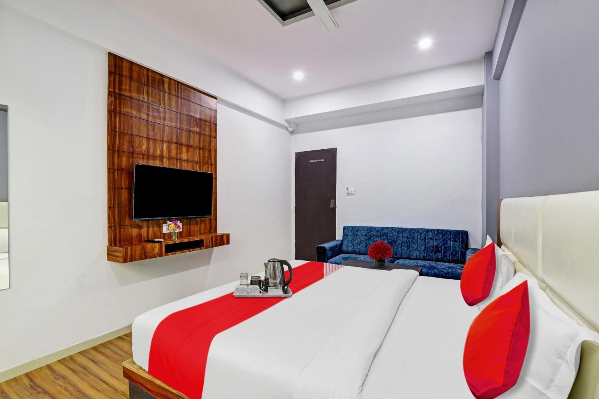 Hotel O Max سورات المظهر الخارجي الصورة
