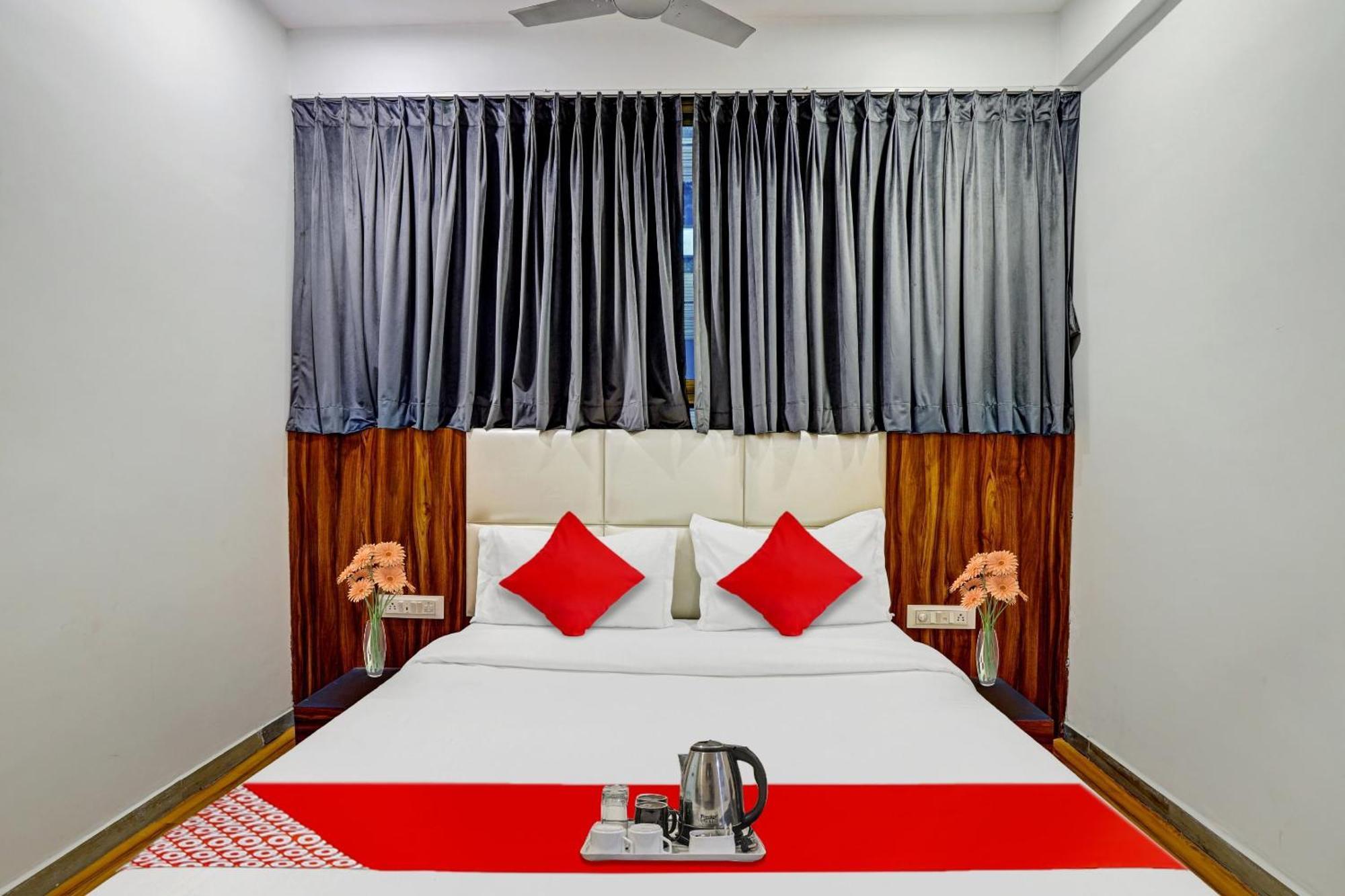 Hotel O Max سورات المظهر الخارجي الصورة