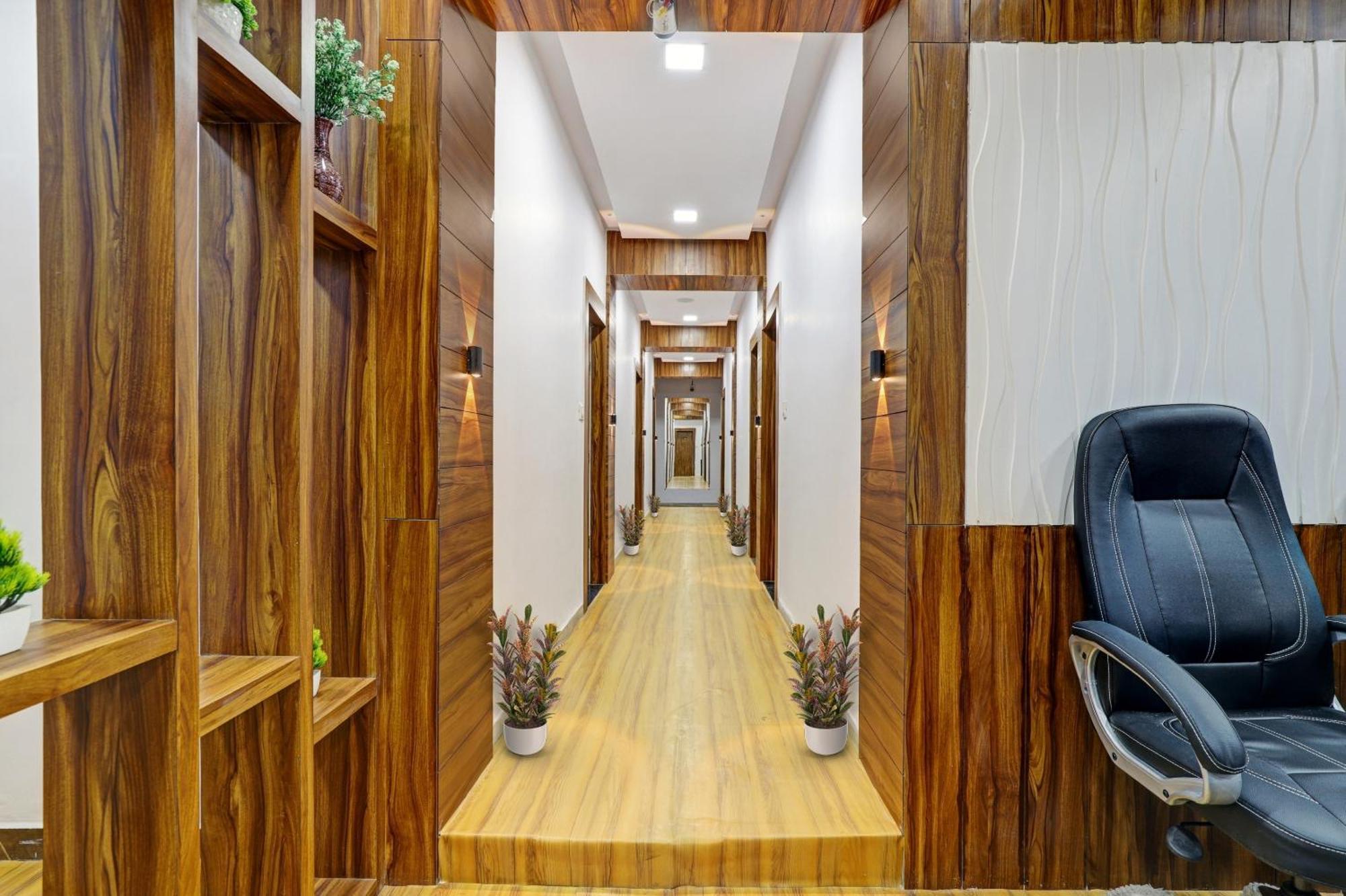 Hotel O Max سورات المظهر الخارجي الصورة