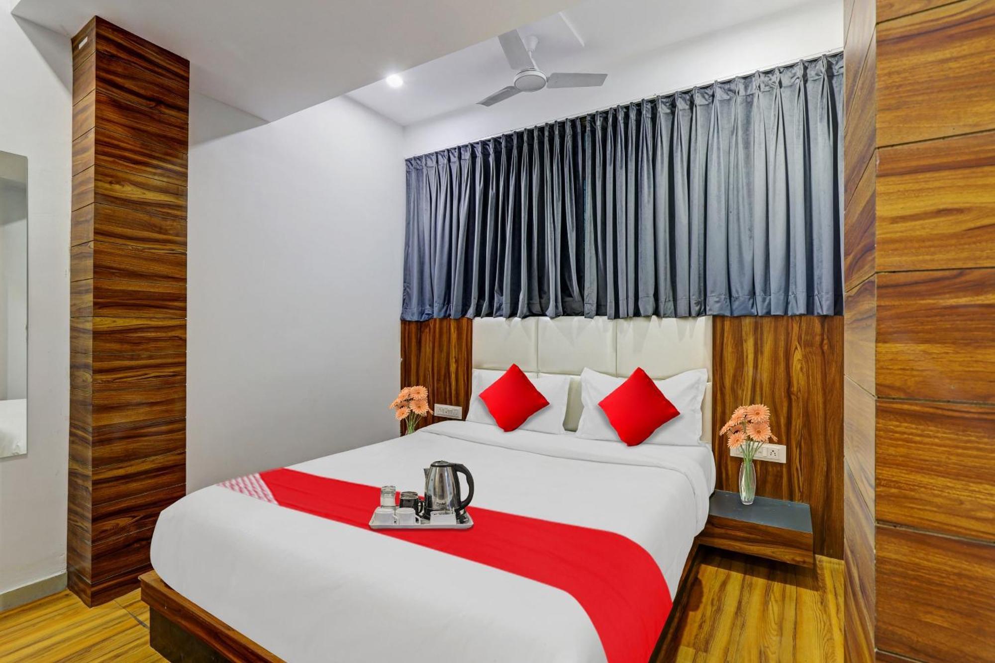 Hotel O Max سورات المظهر الخارجي الصورة
